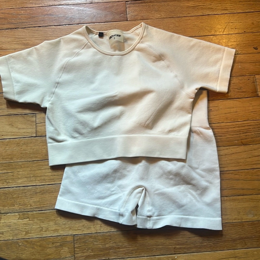 Top and shorts set. This is Bo and Tee.